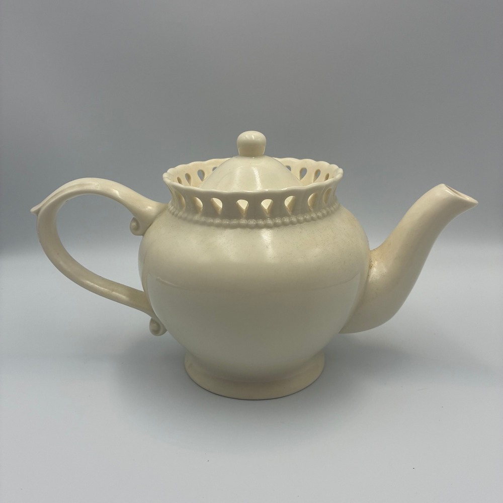 I. Godinger & Co Ivory Ceramic Teapot with Reticulated Heart Lattice Rim